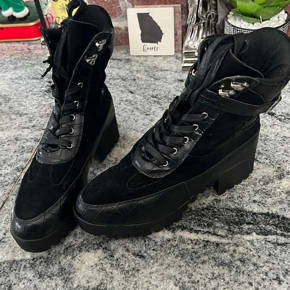 PRETTY LITTLE THING : NEW COMBAT BOOTS SZ 41(8.5) - Picture 1 of 6